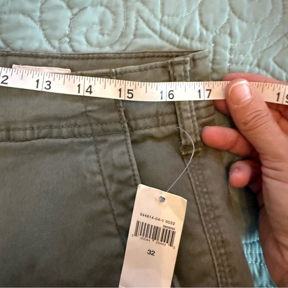 NWT Gap Green Cargo Shorts for Men Size 32 Pockets - Picture 7 of 7